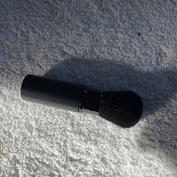 travel face brush kabuki retractable makeup air cruelty free vegan ELF - Picture 5 of 8